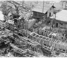Construction de l’ancien barrage de Sandweidli autour de 1933 comme mesure de protection contre les crues suite à une crue importante.