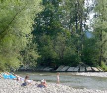 Die Kiesbänke der Sense sind bei Erholungssuchenden sehr beliebt.